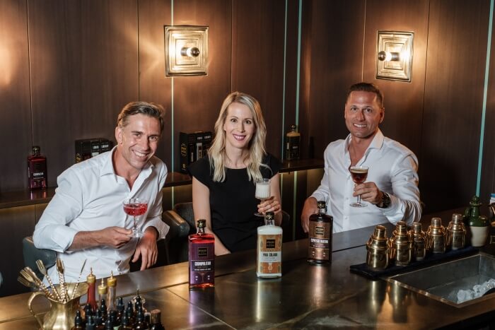 V.l.n.r.: Geri Tsai (Bar Tür 7) Carina Planeta (Brand Manager Speakeasy) (c) Florian Czink (GF Gastronomie Top Spirit) Stefan Gergely