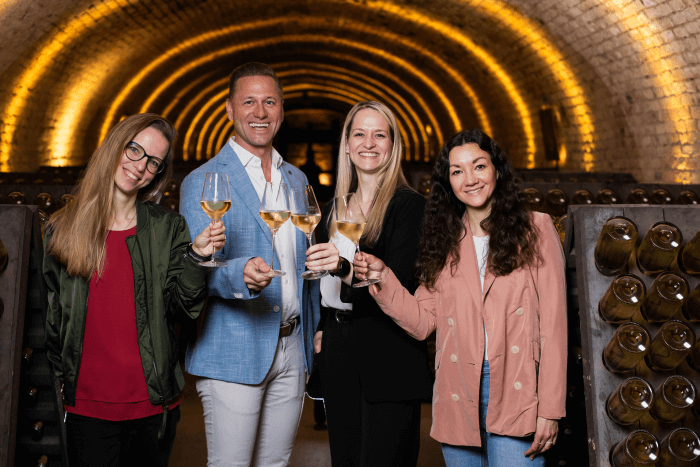 Larissa Sturm und Nora Martys-Moser (links und rechts, Mediaplus) mit Florian Czink und Silke Rainbacher-Ludwig (Schlumberger)