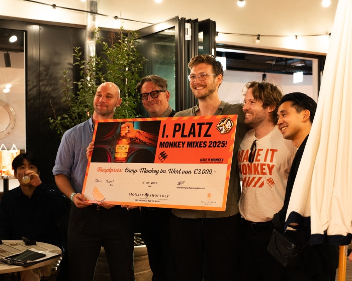 Die Monkey Shoulder Competition Jury mit Sieger Stani Fürst